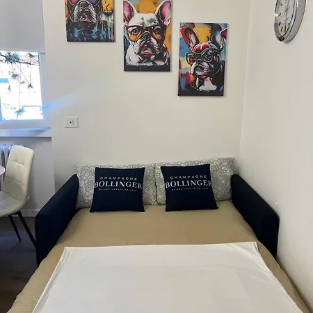 Bulldog Apartment *